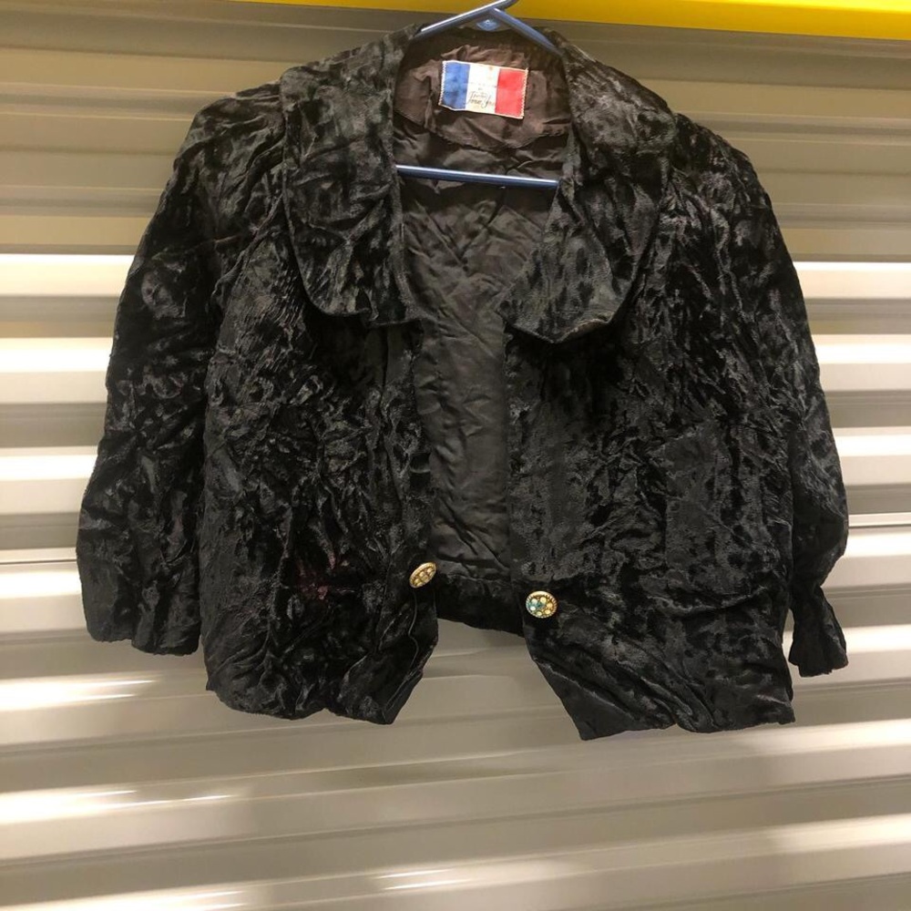 Paris adaptation by puritan forever young vtg Black vest or shrug with button